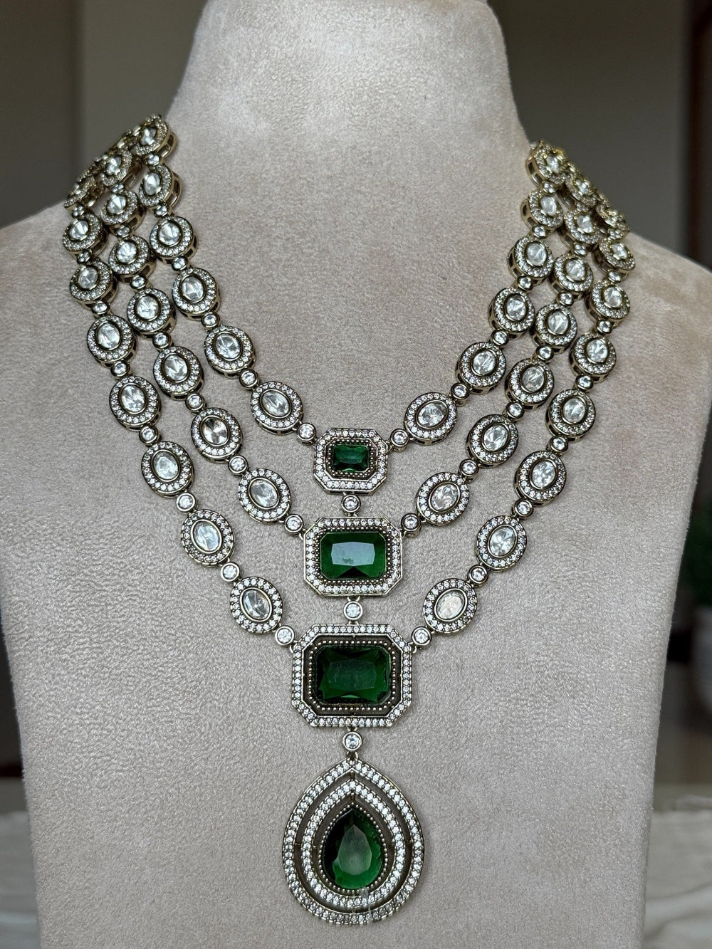 Medha Geen Polki Necklace Set - MIARAA