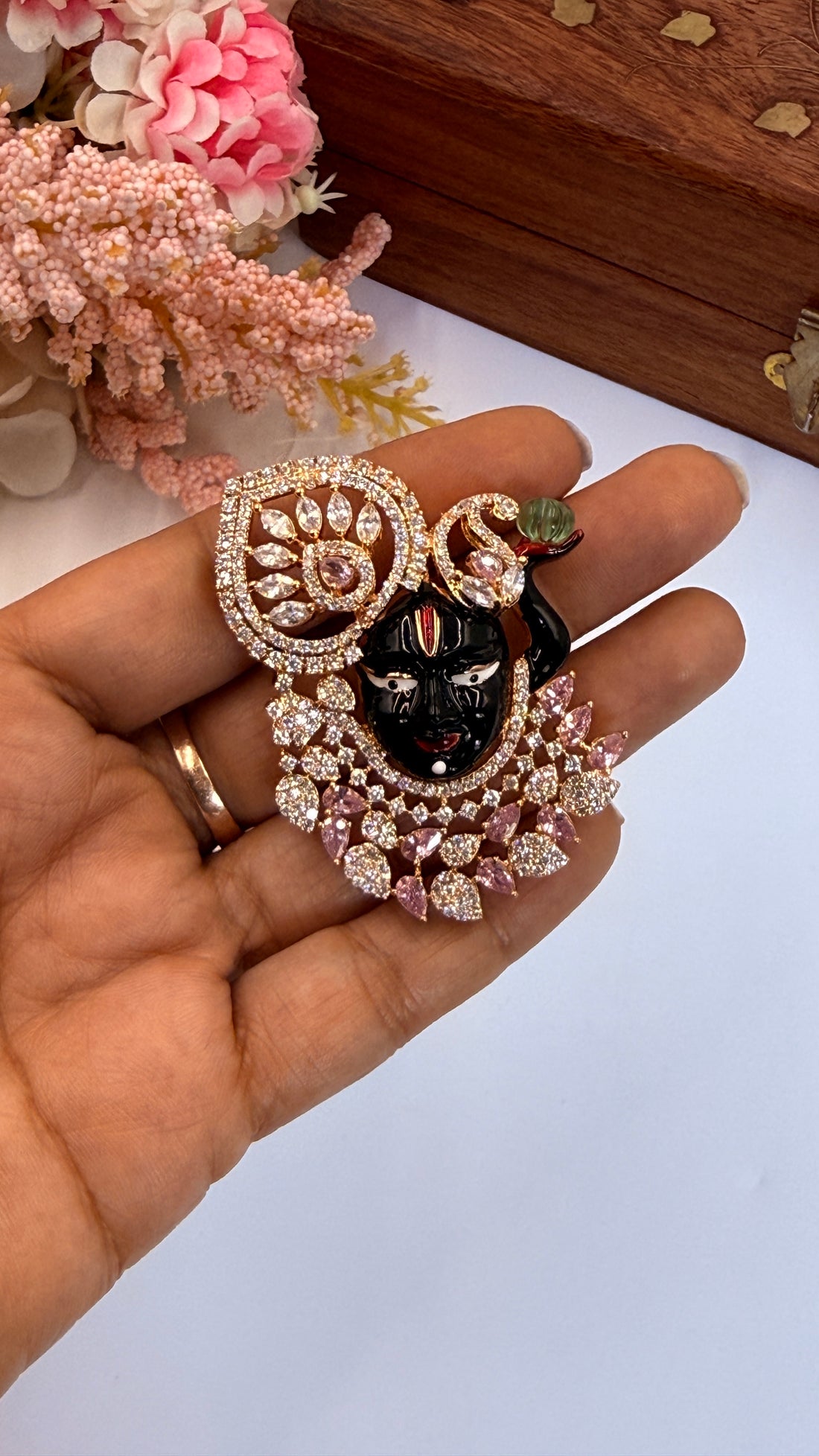 Kanha Pendant Set