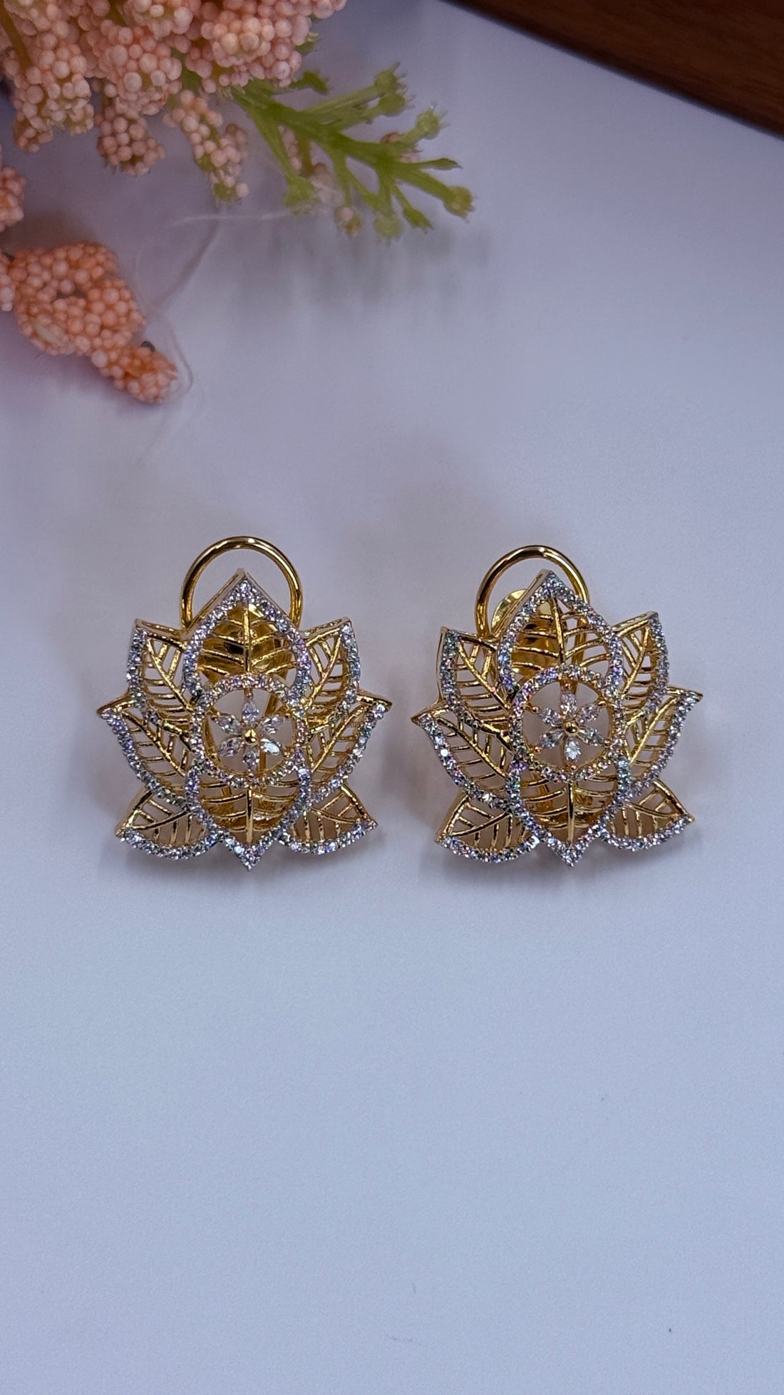 Kanha Petals Pendant Set