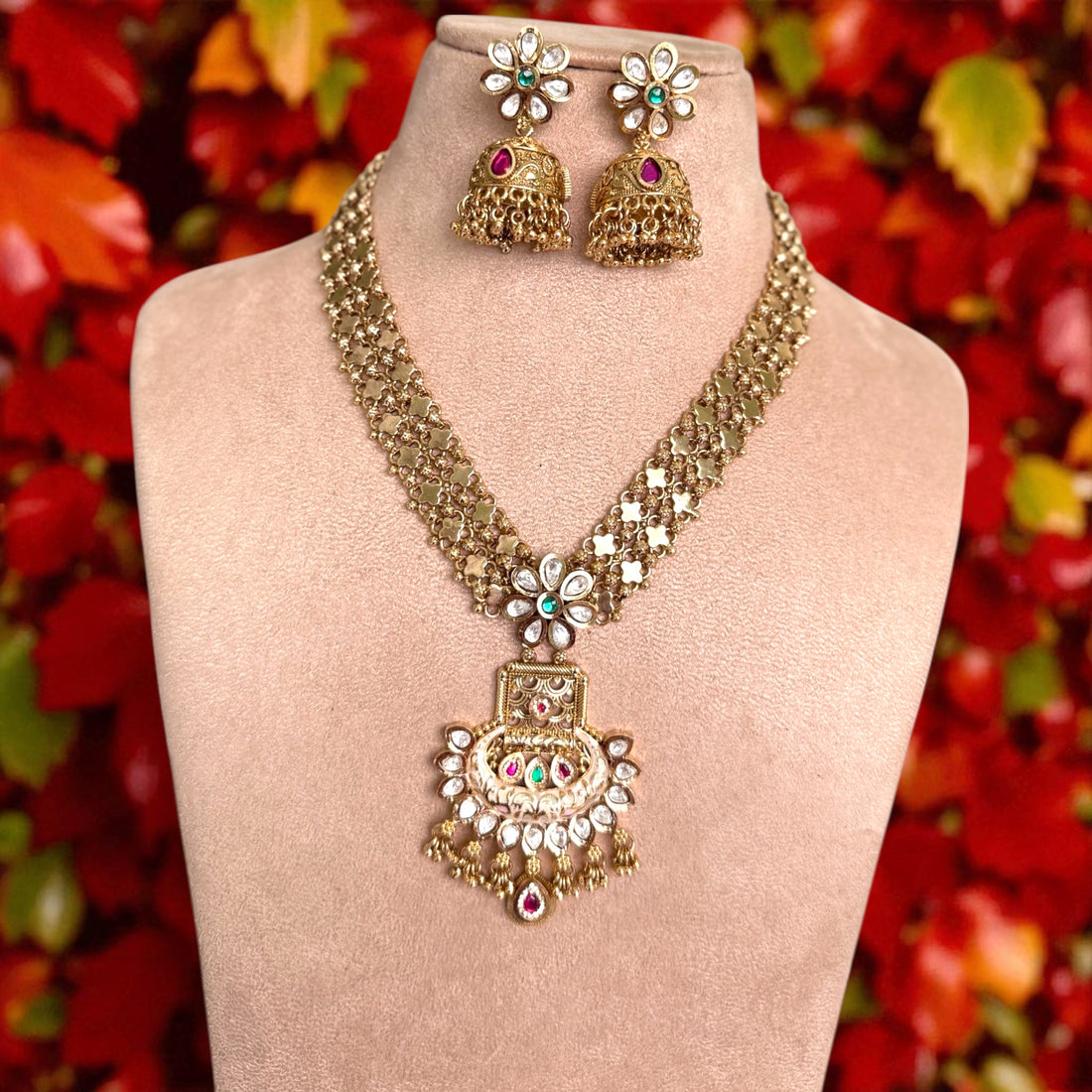 Multicolor Urmi Antique Rajwadi Necklace Set
