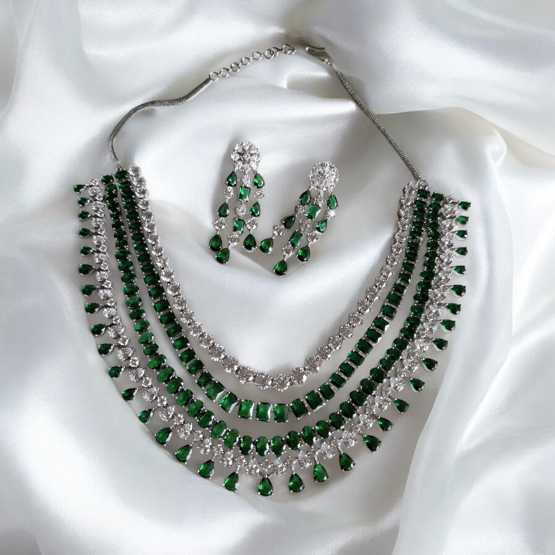 Kashvi Green Diamond Necklace Set - MIARAA