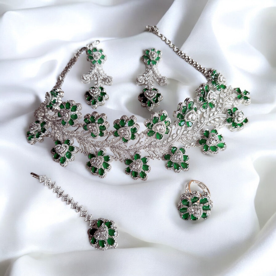 Dhriti Green Diamond Necklace Set - MIARAA