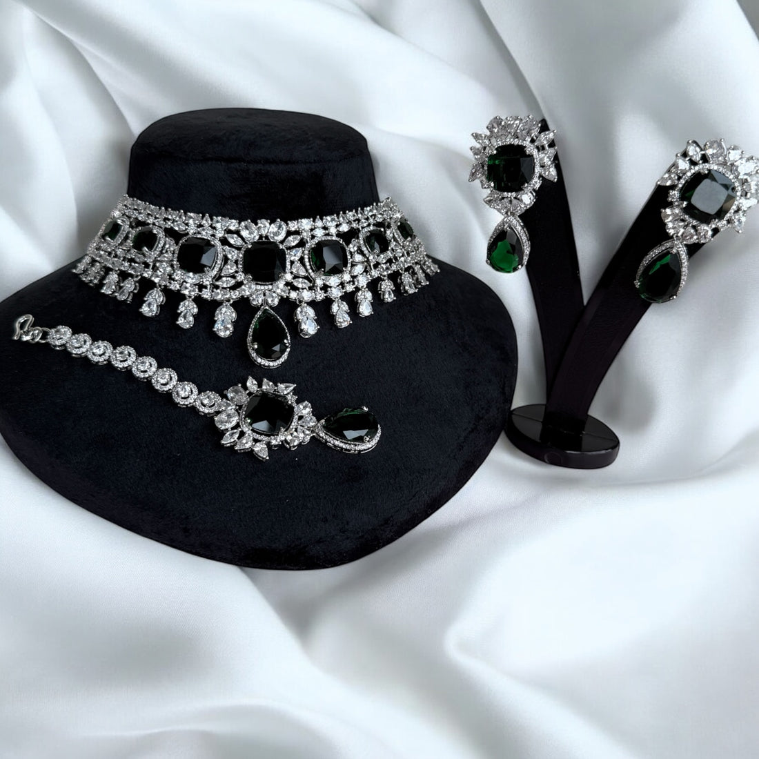 Diya Green Diamond Necklace Set - MIARAA