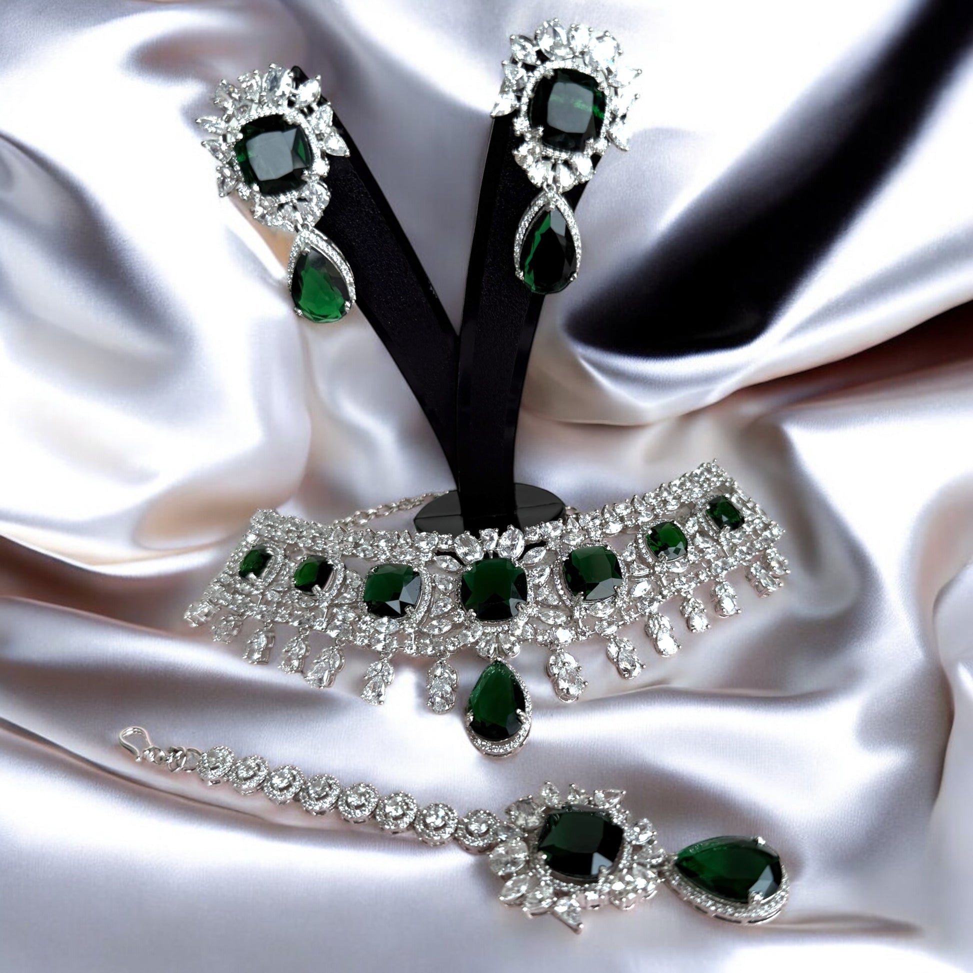 Diya Green Diamond Necklace Set - MIARAA