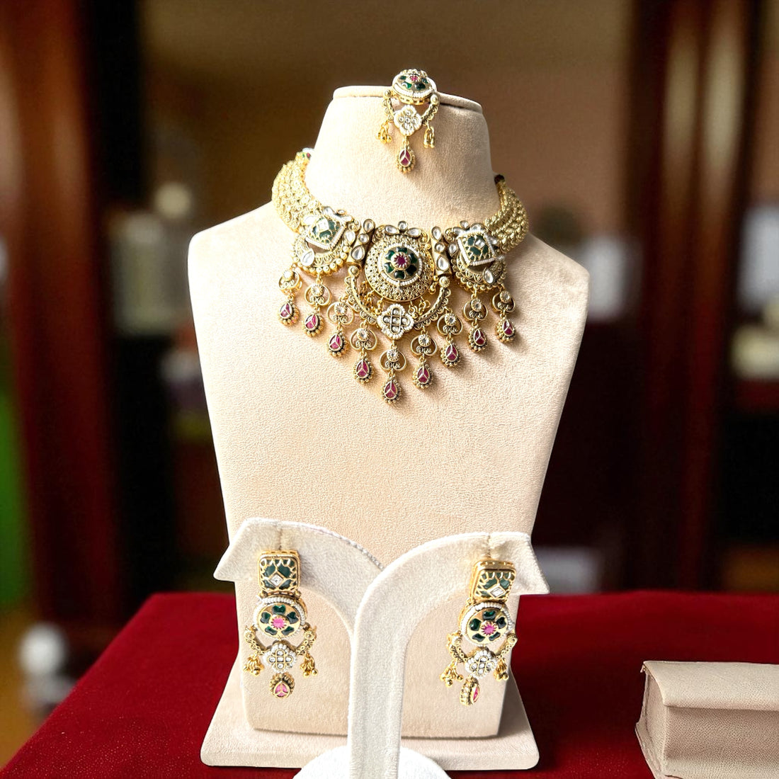 Multicolor Yuvrani Antique Rajwadi Necklace Set