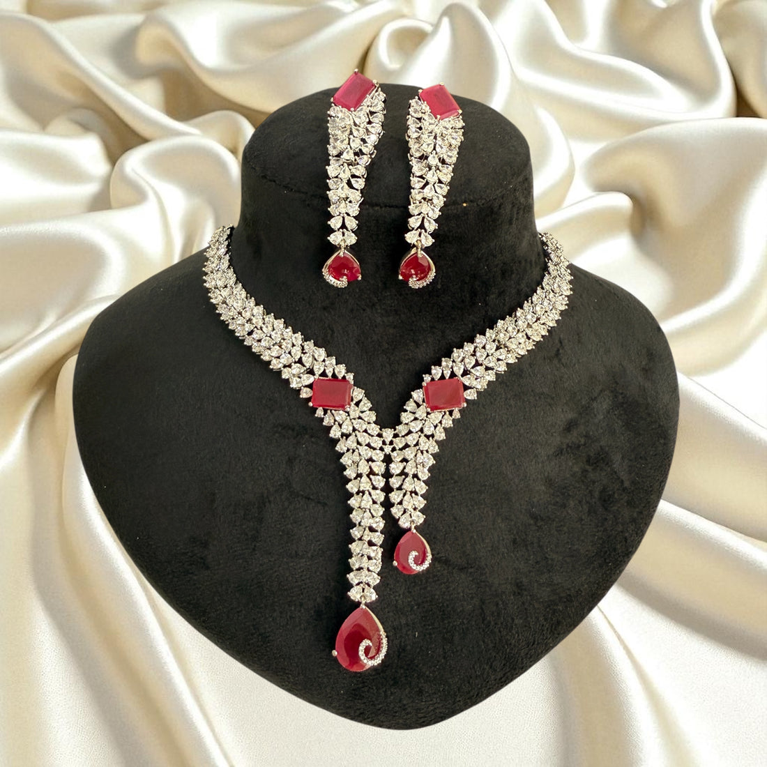 Aaranya Ruby Pink Diamond Necklace Set