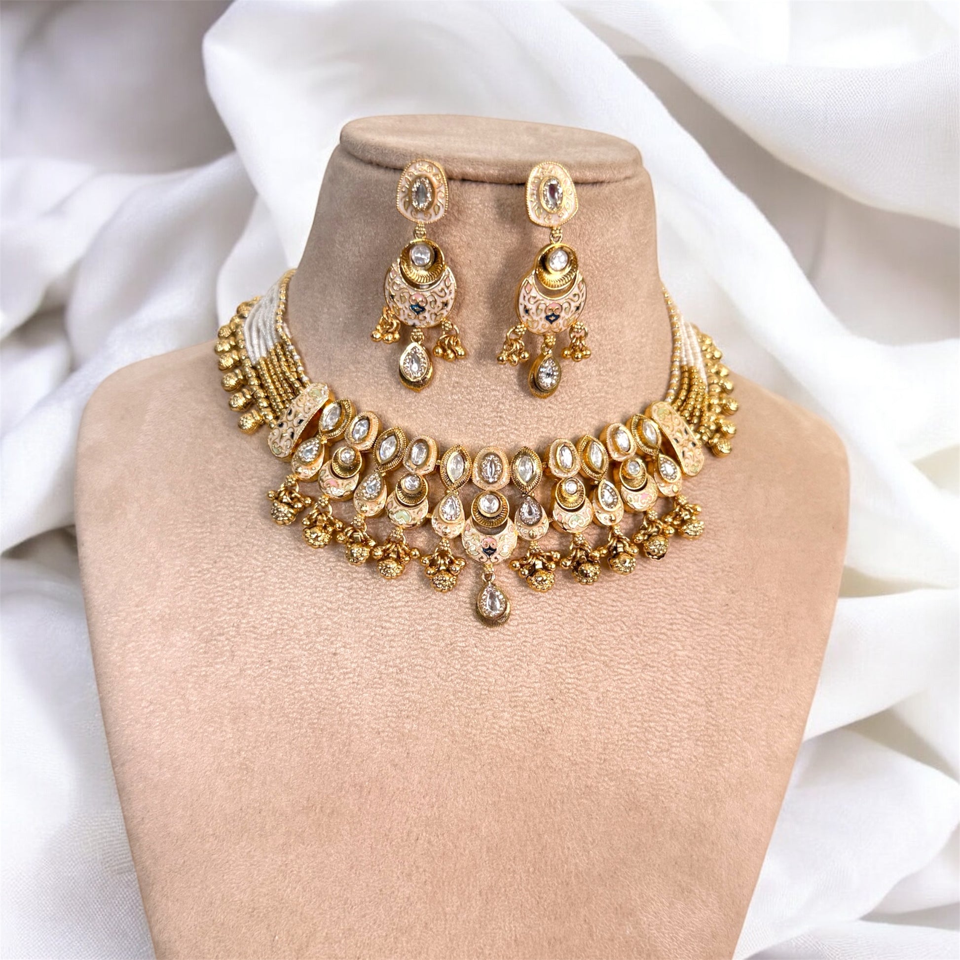 White Surya Rajwadi Necklace Set